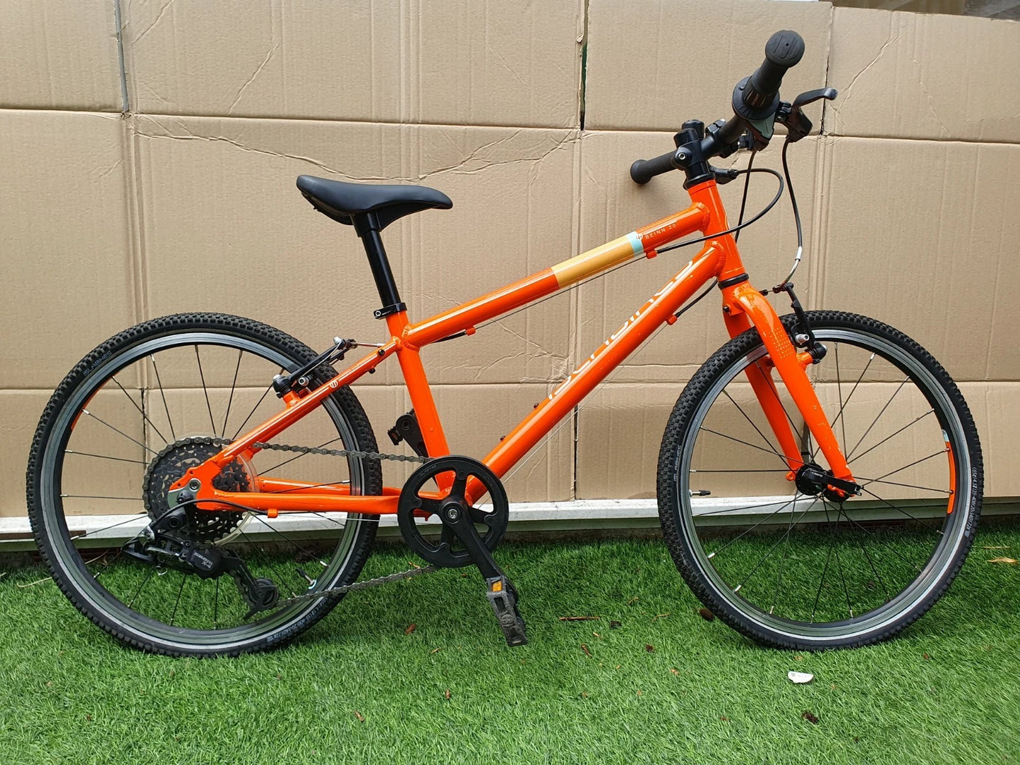 Islabike Beinn 20 Large Orange [Mint condition, 1 child use]