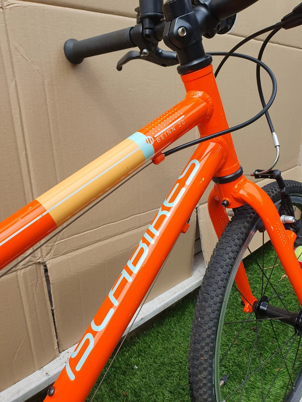 Islabike Beinn 20 Large Orange [Mint condition, 1 child use]